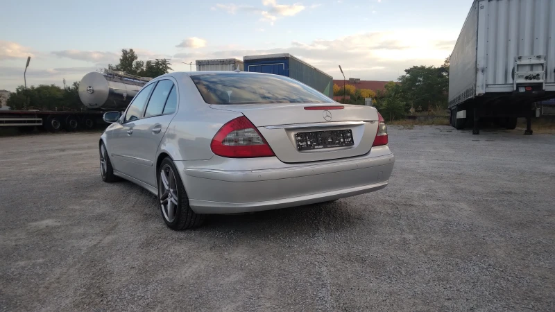Mercedes-Benz E 220 Mercedes-Benz E-Klasse E 220 CDI Avantgarde, снимка 4 - Автомобили и джипове - 52012639