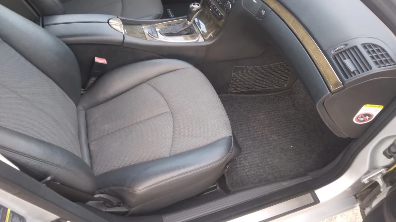 Mercedes-Benz E 220 Mercedes-Benz E-Klasse E 220 CDI Avantgarde, снимка 9 - Автомобили и джипове - 52012639