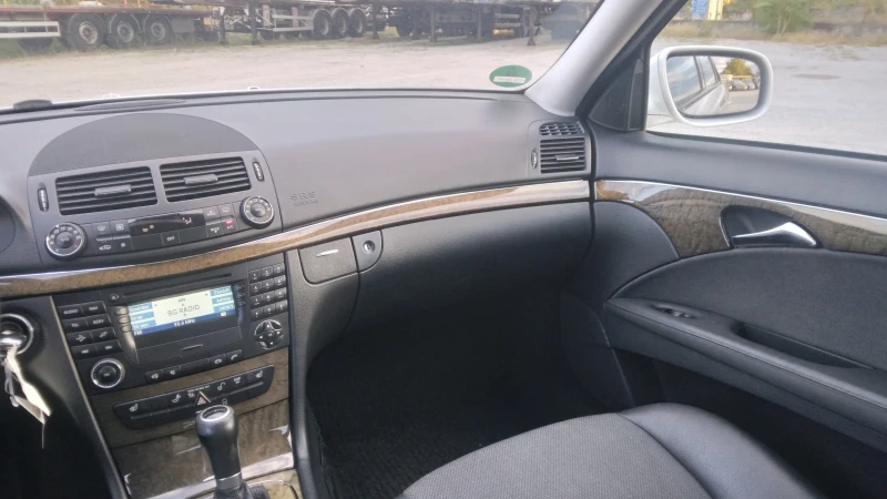Mercedes-Benz E 220 Mercedes-Benz E-Klasse E 220 CDI Avantgarde, снимка 14 - Автомобили и джипове - 52012639