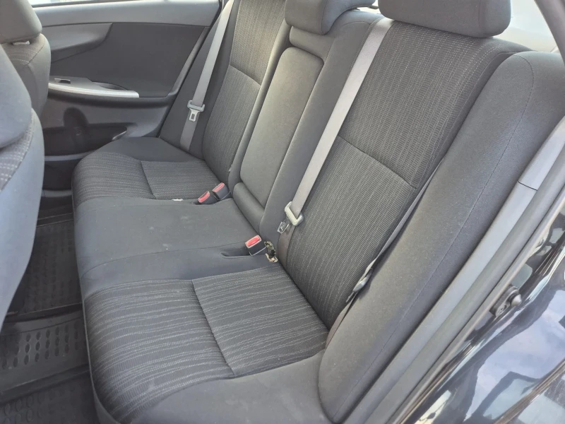 Toyota Corolla 1.6, снимка 10 - Автомобили и джипове - 52277503