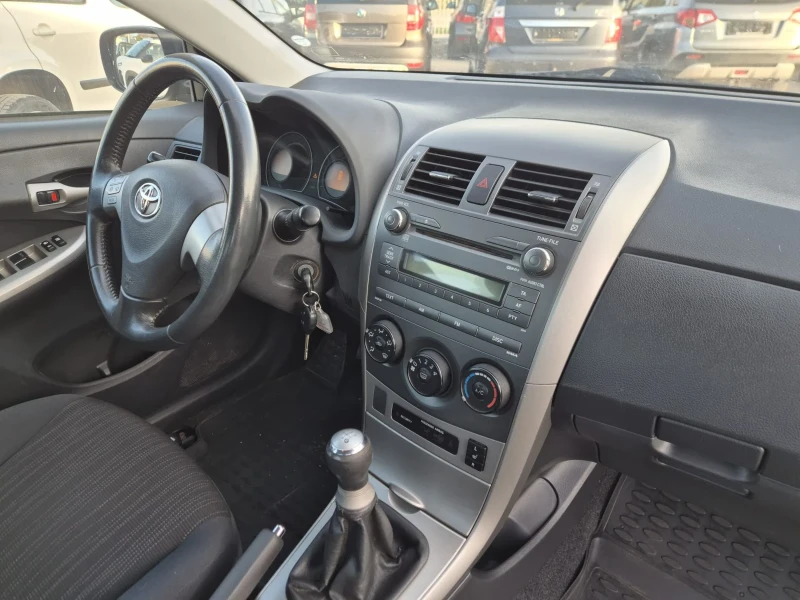Toyota Corolla 1.6, снимка 9 - Автомобили и джипове - 52277503