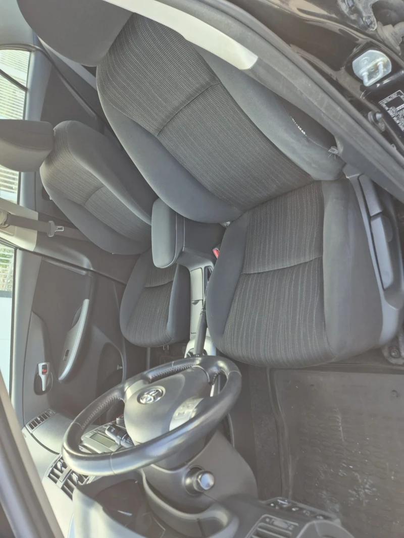 Toyota Corolla 1.6, снимка 11 - Автомобили и джипове - 52277503