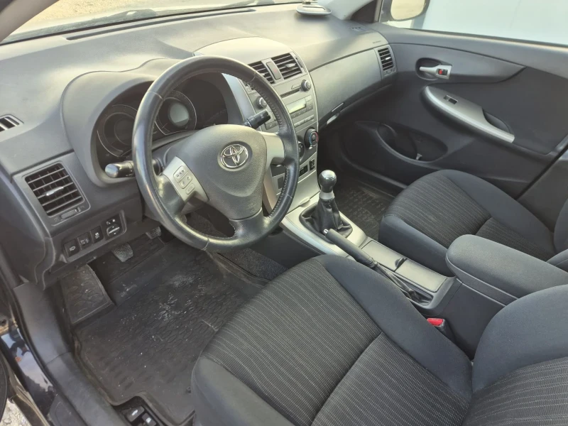 Toyota Corolla 1.6, снимка 8 - Автомобили и джипове - 52277503