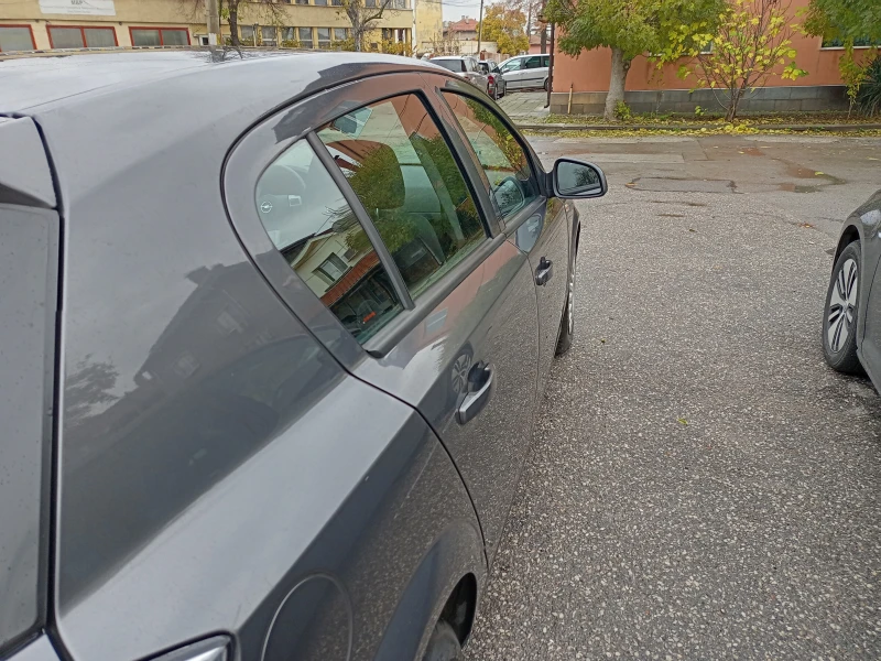 Opel Astra H 1, 6i, снимка 10 - Автомобили и джипове - 52387236