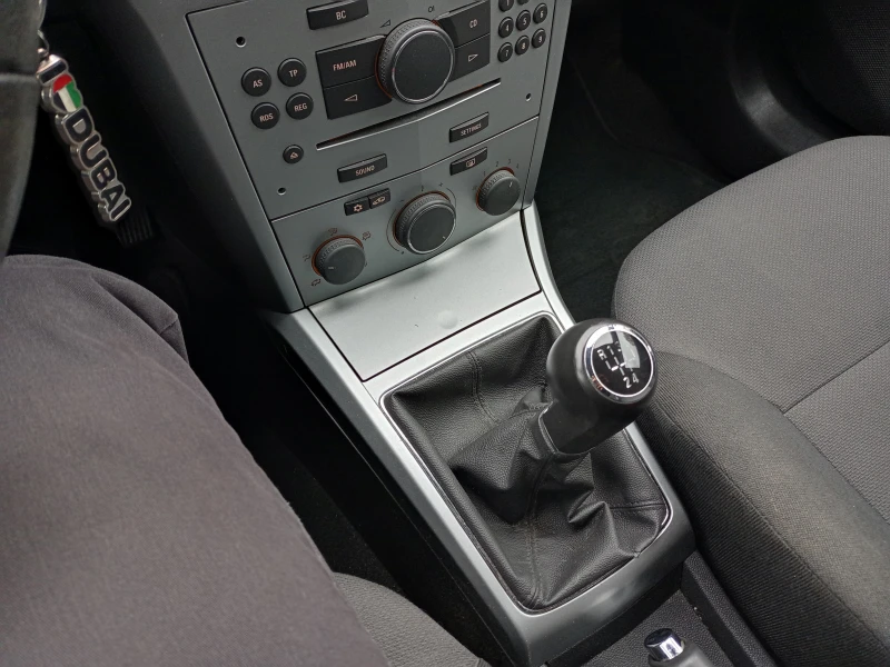 Opel Astra H 1, 6i, снимка 6 - Автомобили и джипове - 52387236