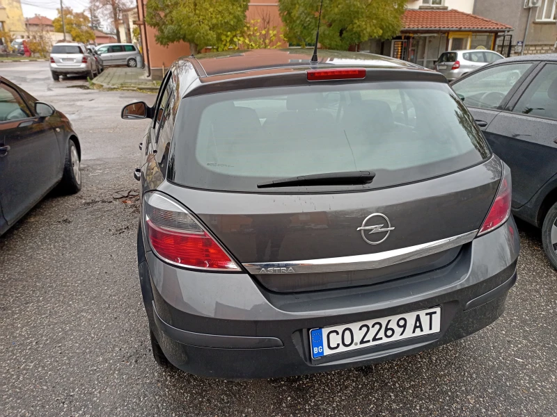 Opel Astra H 1, 6i, снимка 9 - Автомобили и джипове - 52387236