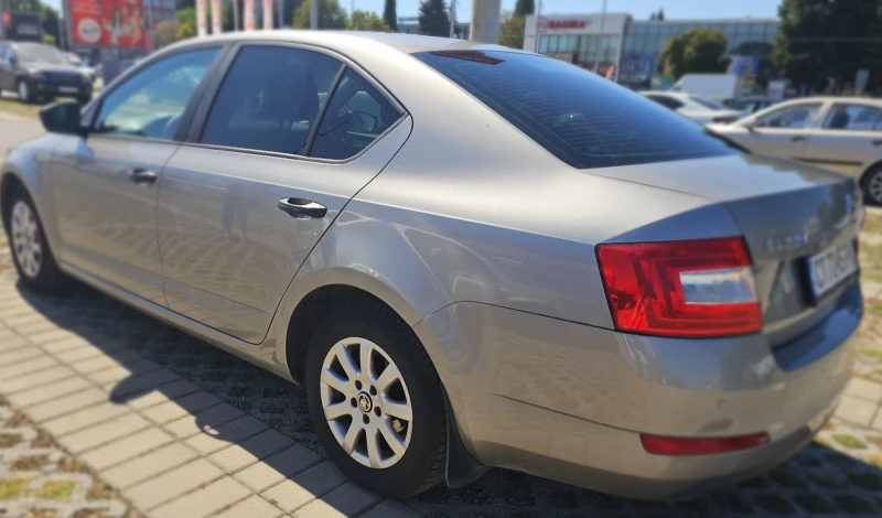Skoda Octavia, снимка 6 - Автомобили и джипове - 53010641