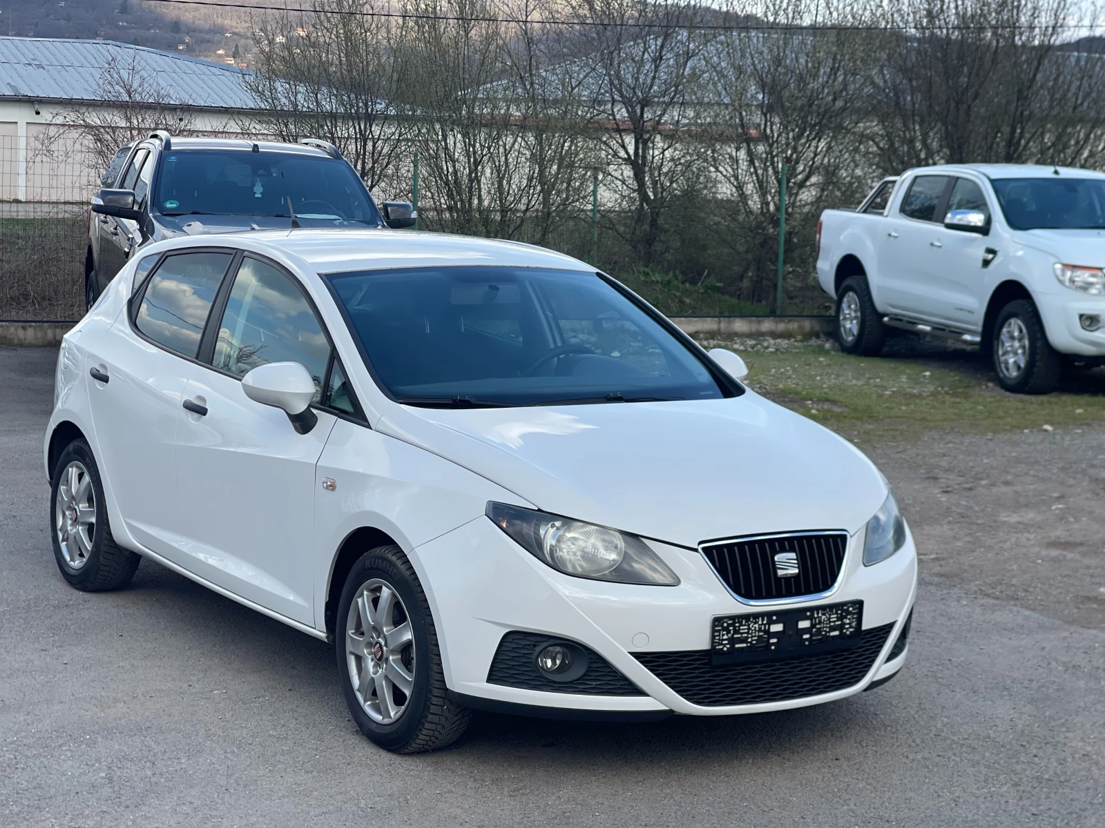 Seat Ibiza 1.2i, снимка 7 - Автомобили и джипове - 42041125