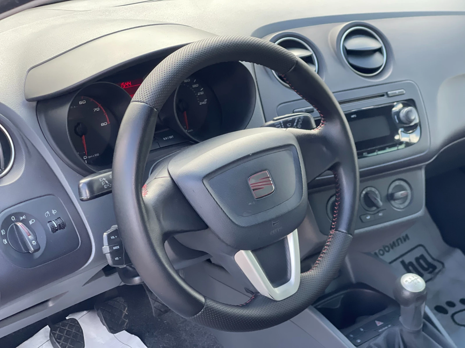 Seat Ibiza 1.2i, снимка 12 - Автомобили и джипове - 42041125