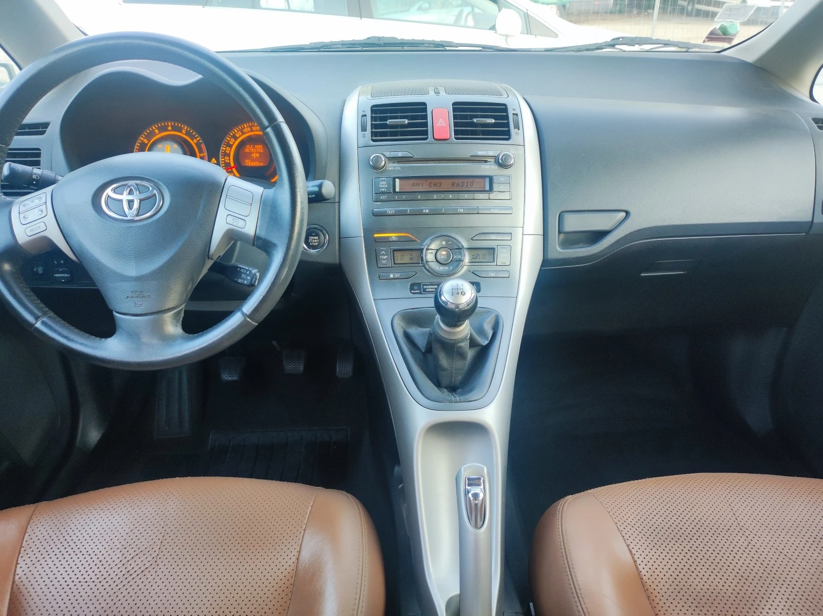 Toyota Auris 1.6 VVTI Key Less , Климатроник кожен салон - изображение 9