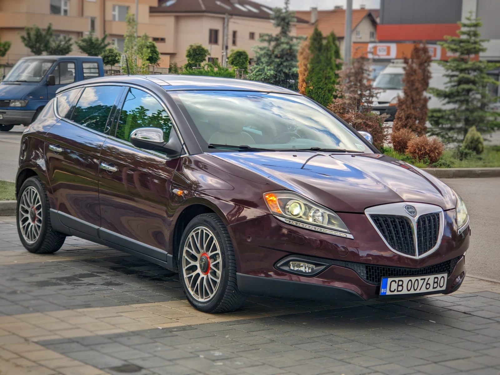 Lancia Delta САМОПАРКИРАНЕ/АВТОМАТИК/ПАНОРАМЕН ТАВАН/НАВИ/BOSE - изображение 7