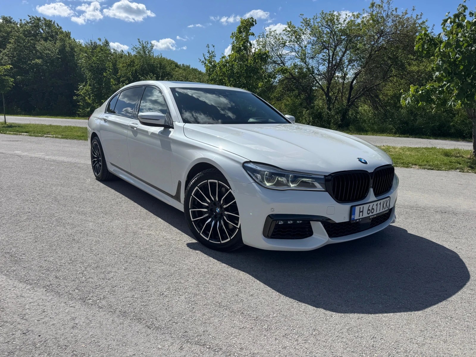 BMW 750 i Long Xdrive - изображение 2