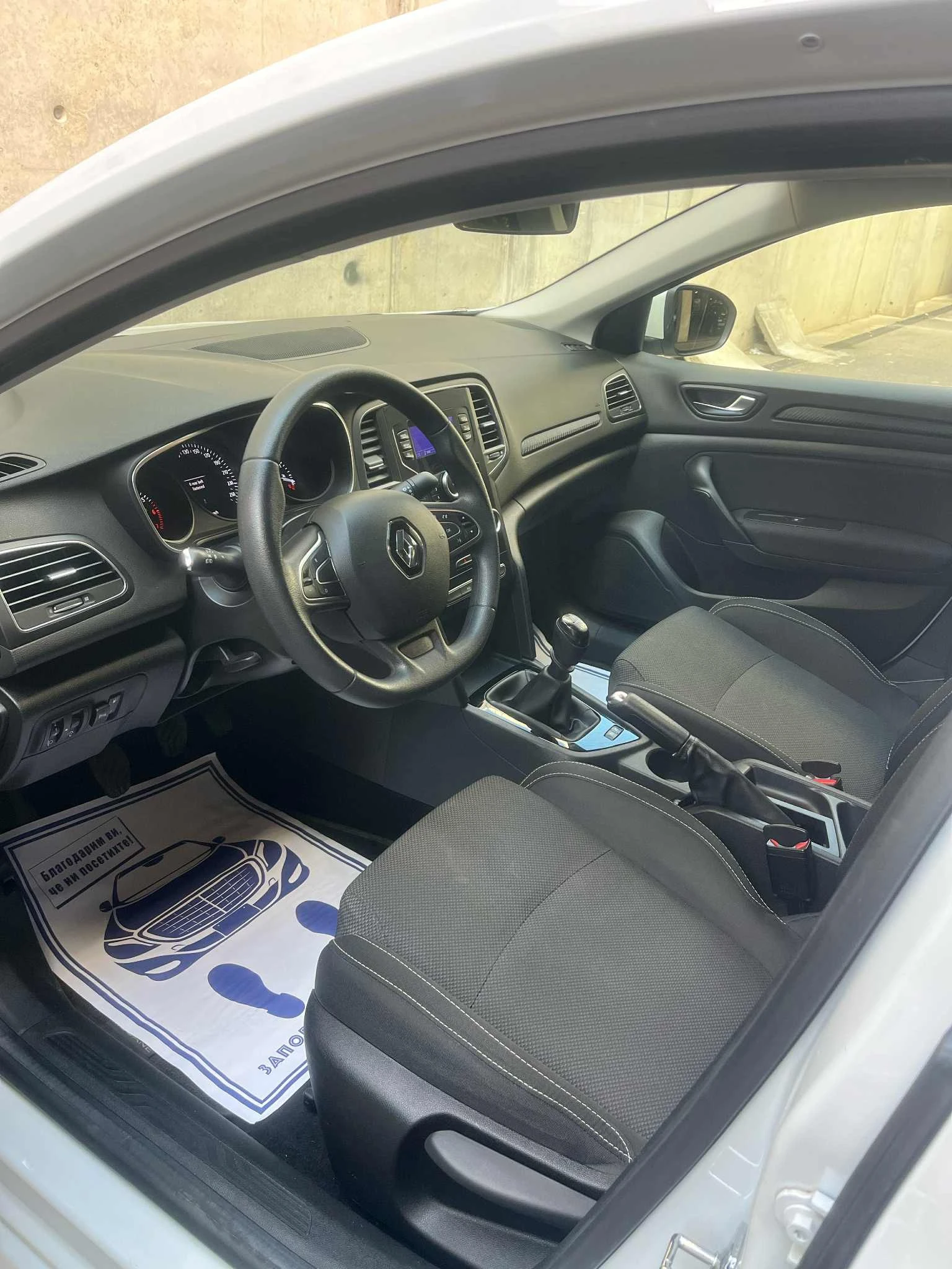 Renault Megane 1.3 TCE MT  - изображение 7