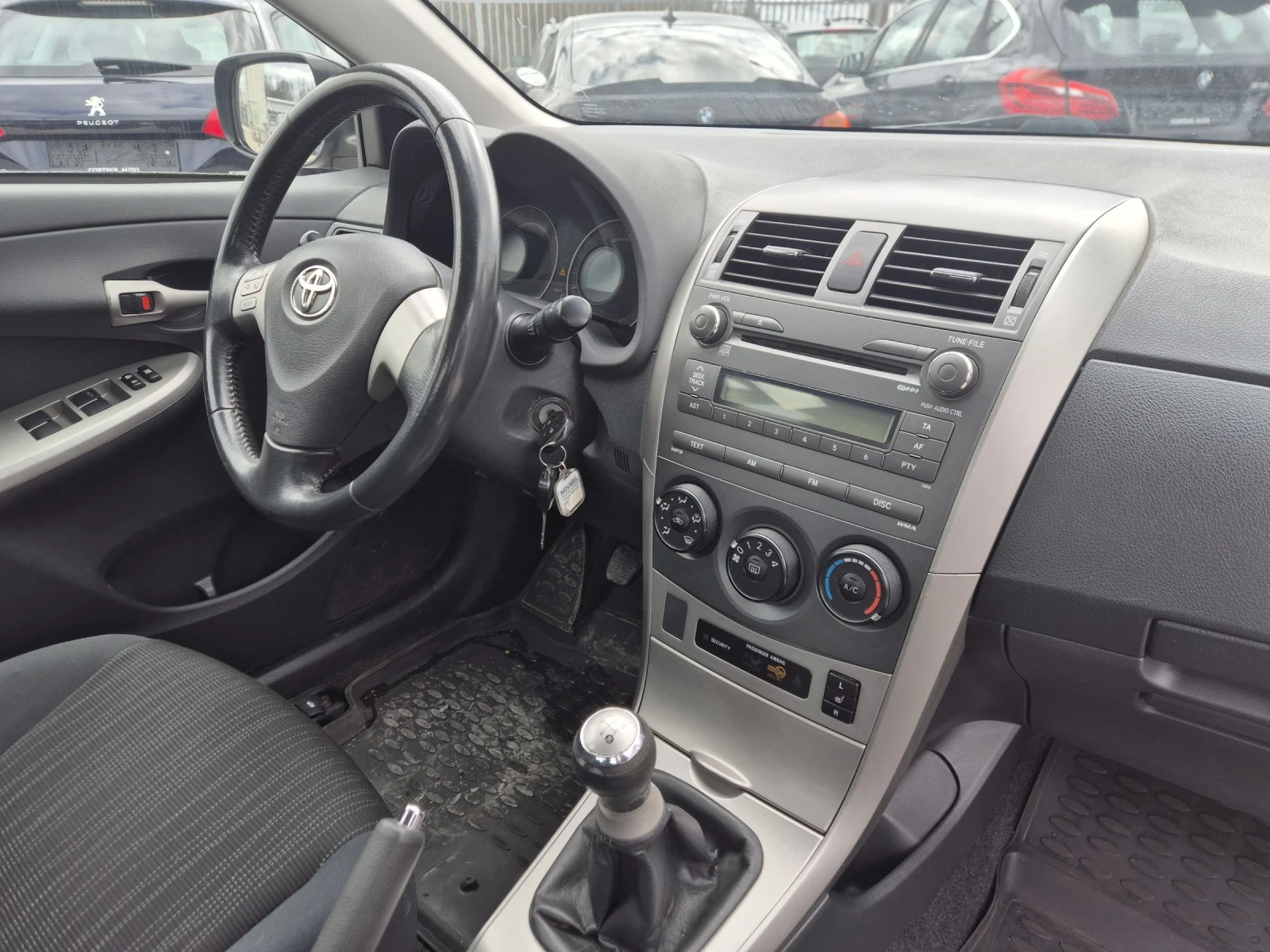 Toyota Corolla 1.6, снимка 8 - Автомобили и джипове - 52277503