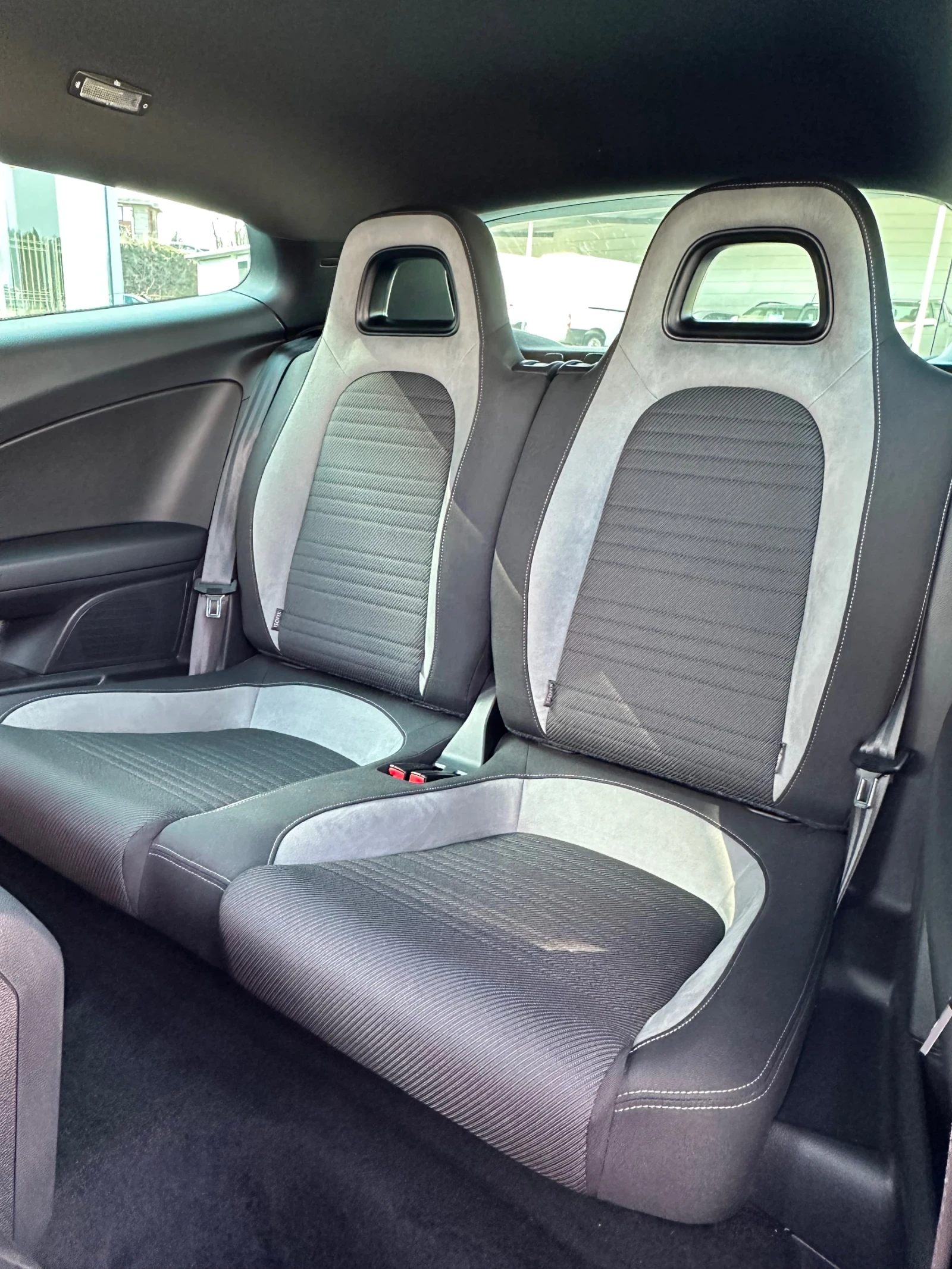 VW Scirocco 2.0D R-Line DSG, снимка 16 - Автомобили и джипове - 53741189