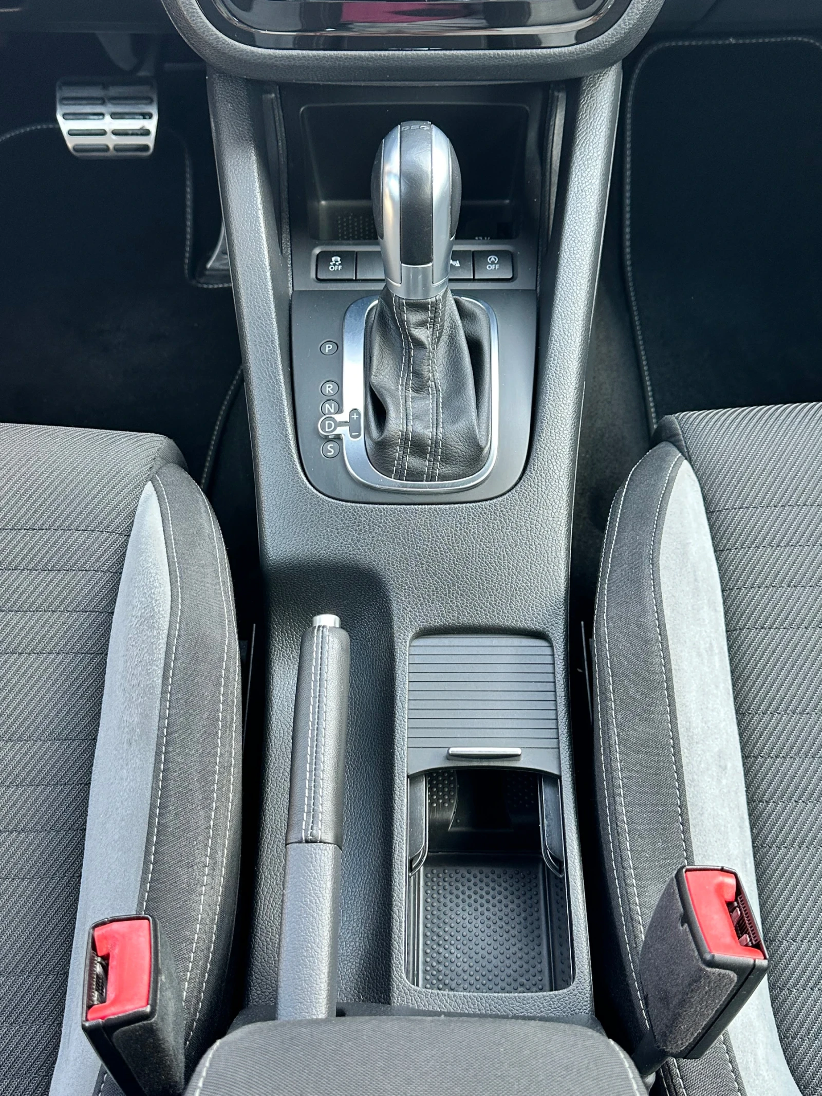 VW Scirocco 2.0D R-Line DSG, снимка 14 - Автомобили и джипове - 53741189