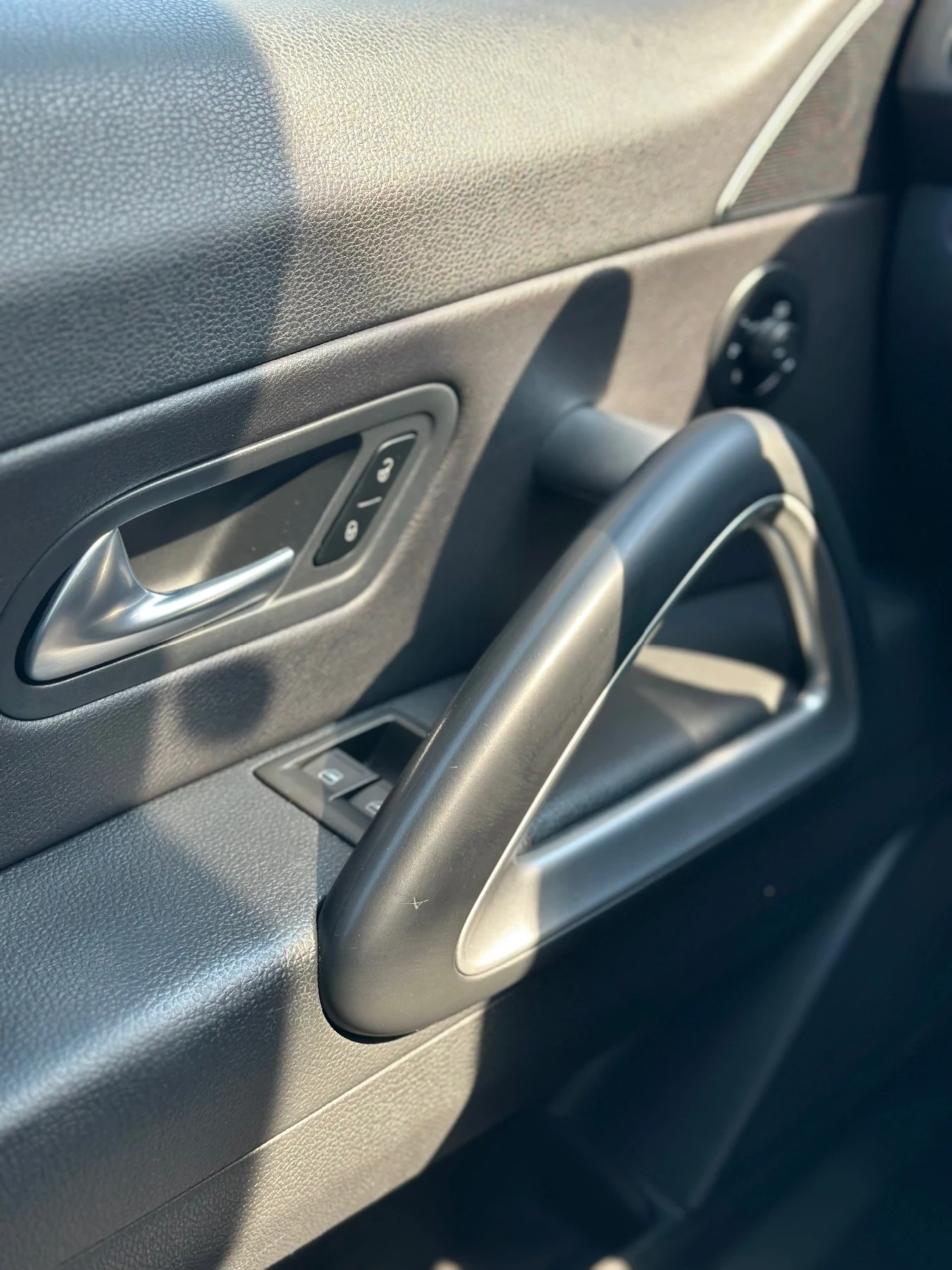 VW Scirocco 2.0D R-Line DSG, снимка 13 - Автомобили и джипове - 53741189