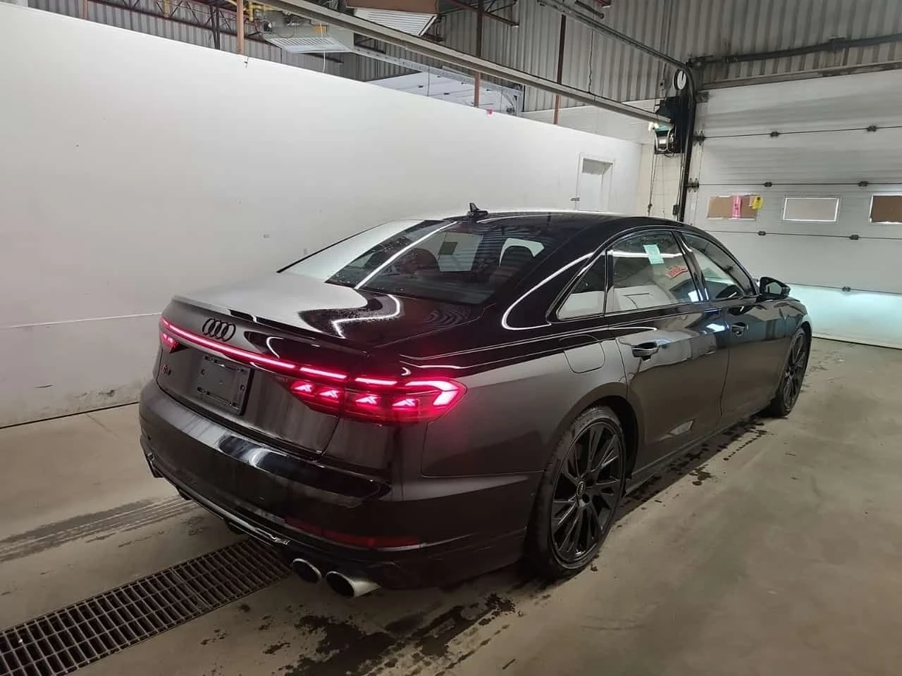 Audi S8 * CARFAX * АВТОКРЕДИТ БЕЗ ПЪРВОНАЧАЛНА ВНОСКА, снимка 3 - Автомобили и джипове - 54679154