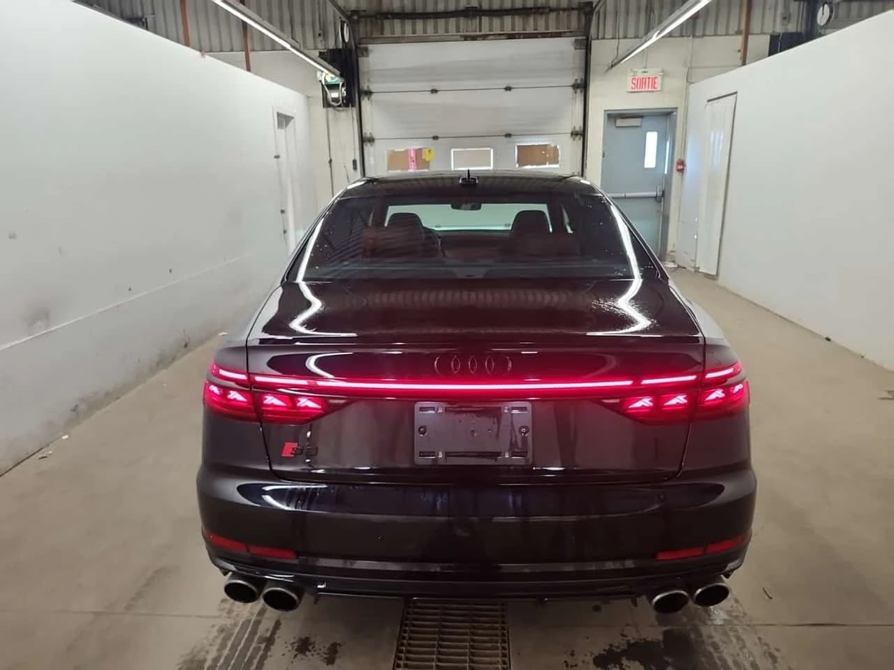 Audi S8 * CARFAX * АВТОКРЕДИТ БЕЗ ПЪРВОНАЧАЛНА ВНОСКА, снимка 5 - Автомобили и джипове - 54679154