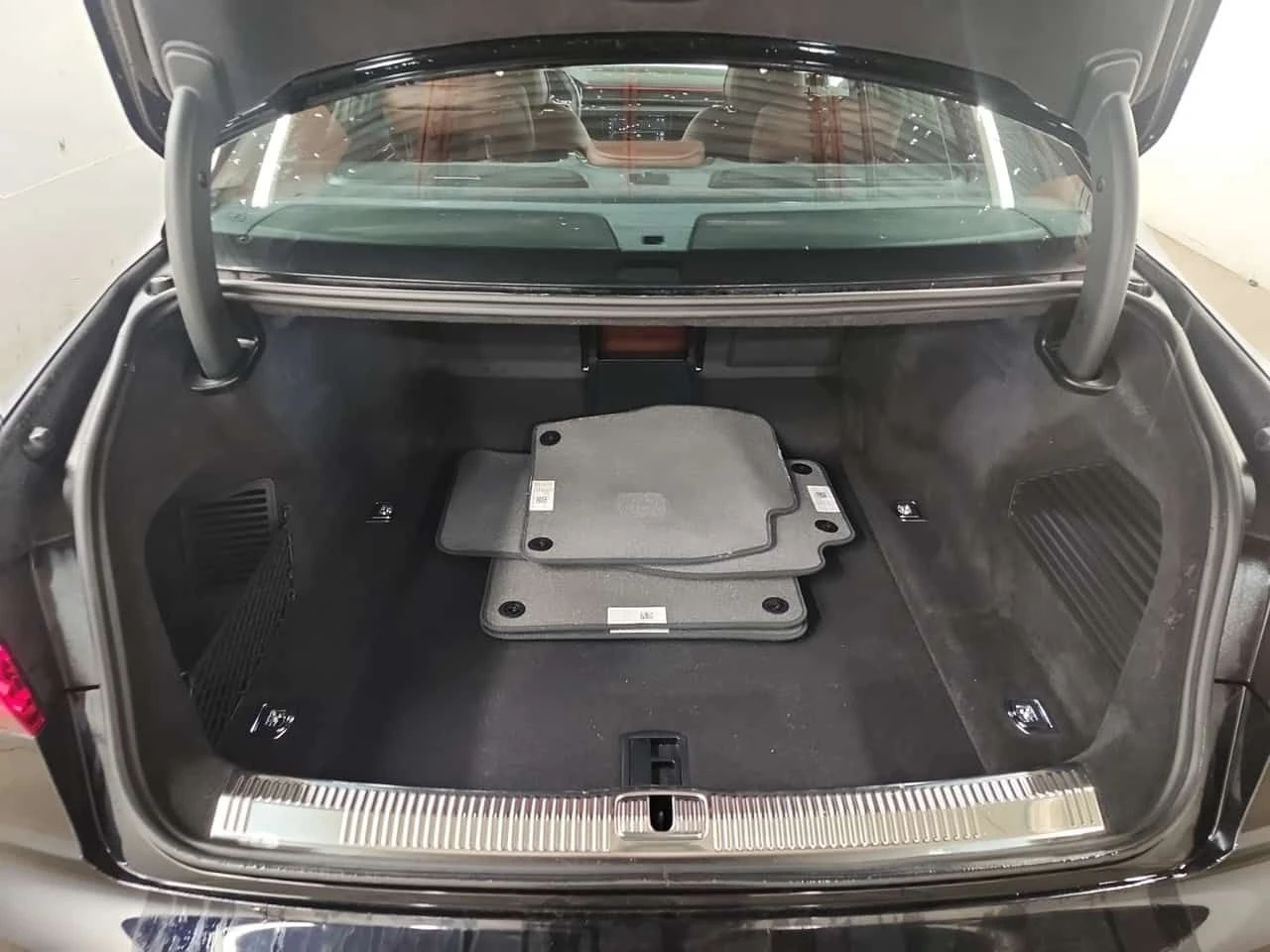 Audi S8 * CARFAX * АВТОКРЕДИТ БЕЗ ПЪРВОНАЧАЛНА ВНОСКА, снимка 15 - Автомобили и джипове - 54679154