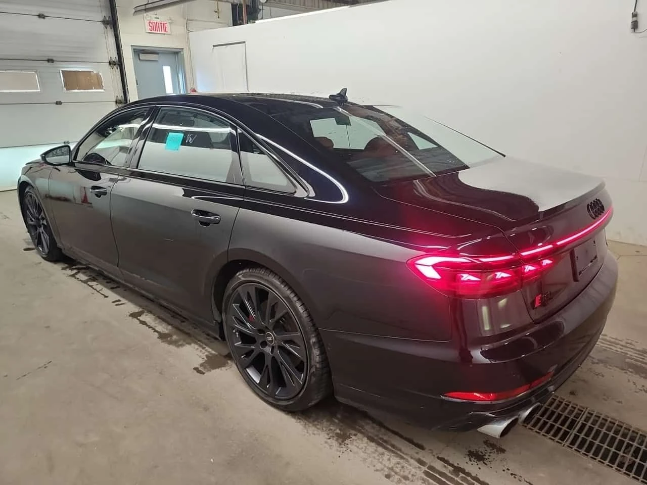 Audi S8 * CARFAX * АВТОКРЕДИТ БЕЗ ПЪРВОНАЧАЛНА ВНОСКА, снимка 4 - Автомобили и джипове - 54679154