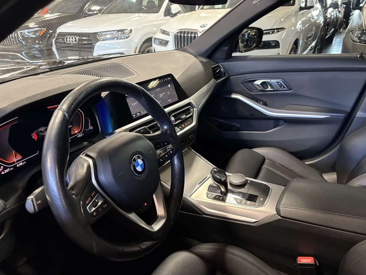 BMW 330 * 330i 330i xDrive| AWD| CLUSTERNAV| SUNROOF| BMWL, снимка 13 - Автомобили и джипове - 55546385