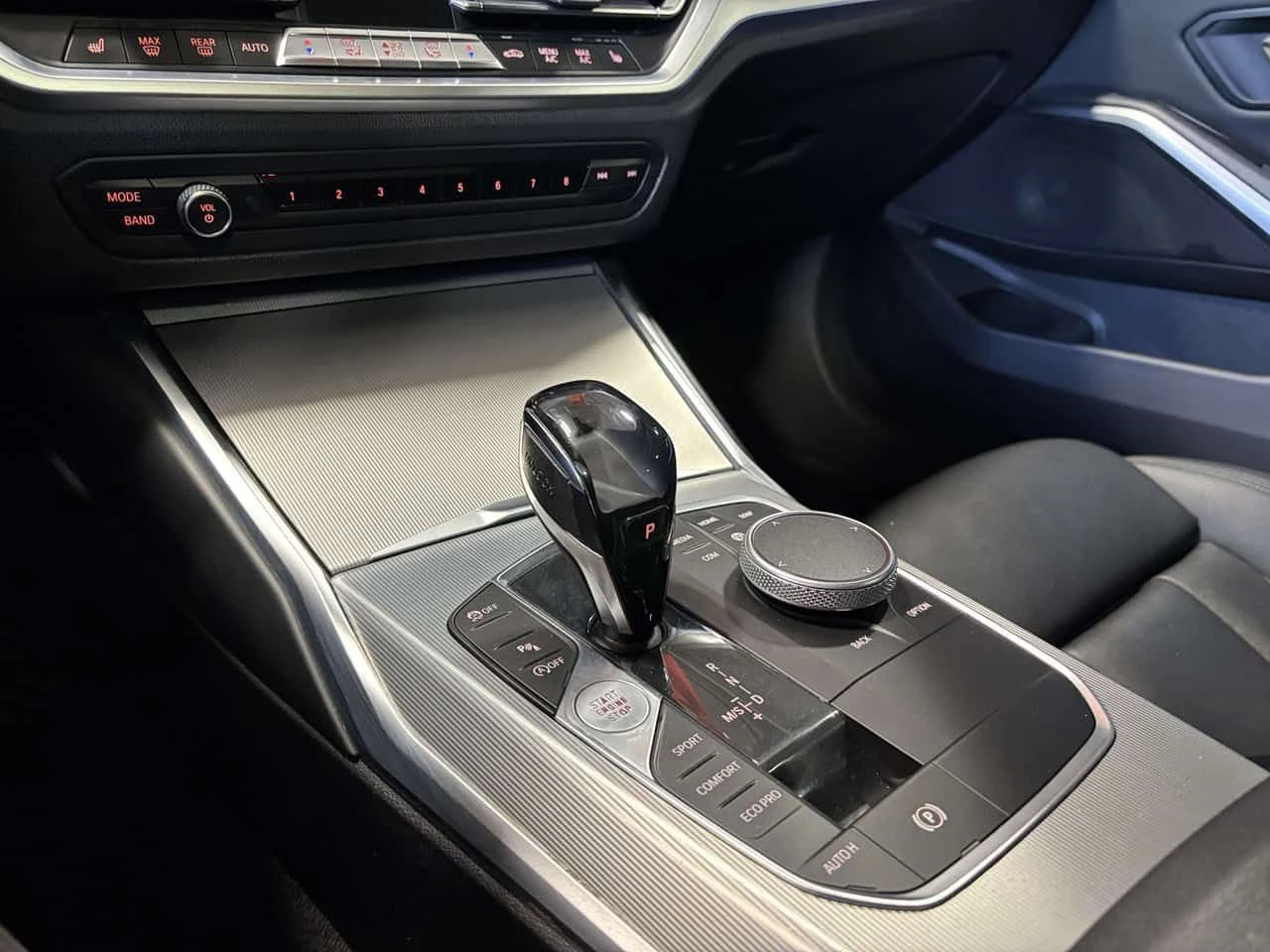 BMW 330 * 330i 330i xDrive| AWD| CLUSTERNAV| SUNROOF| BMWL, снимка 16 - Автомобили и джипове - 55546385