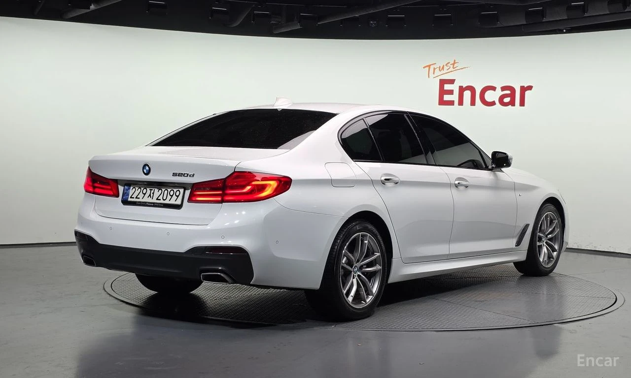 BMW 520 d M Sport| HEAD UP| ШИБЕДАХ| DISTRONIC| ПОДГРЕВ, снимка 2 - Автомобили и джипове - 55814923