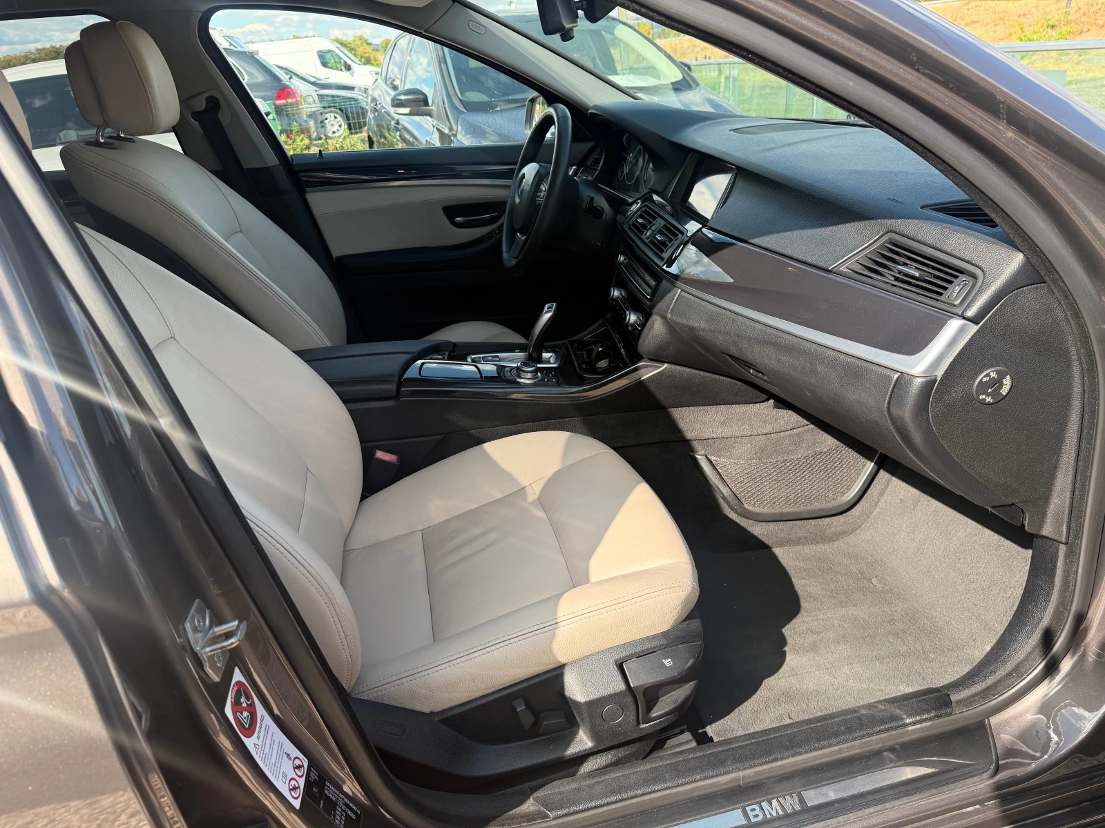 BMW 520 2.0d-184КС-АВТОМАТИК-КОЖА-ПОДГР-BXENON-НАВИ-, снимка 10 - Автомобили и джипове - 56246488