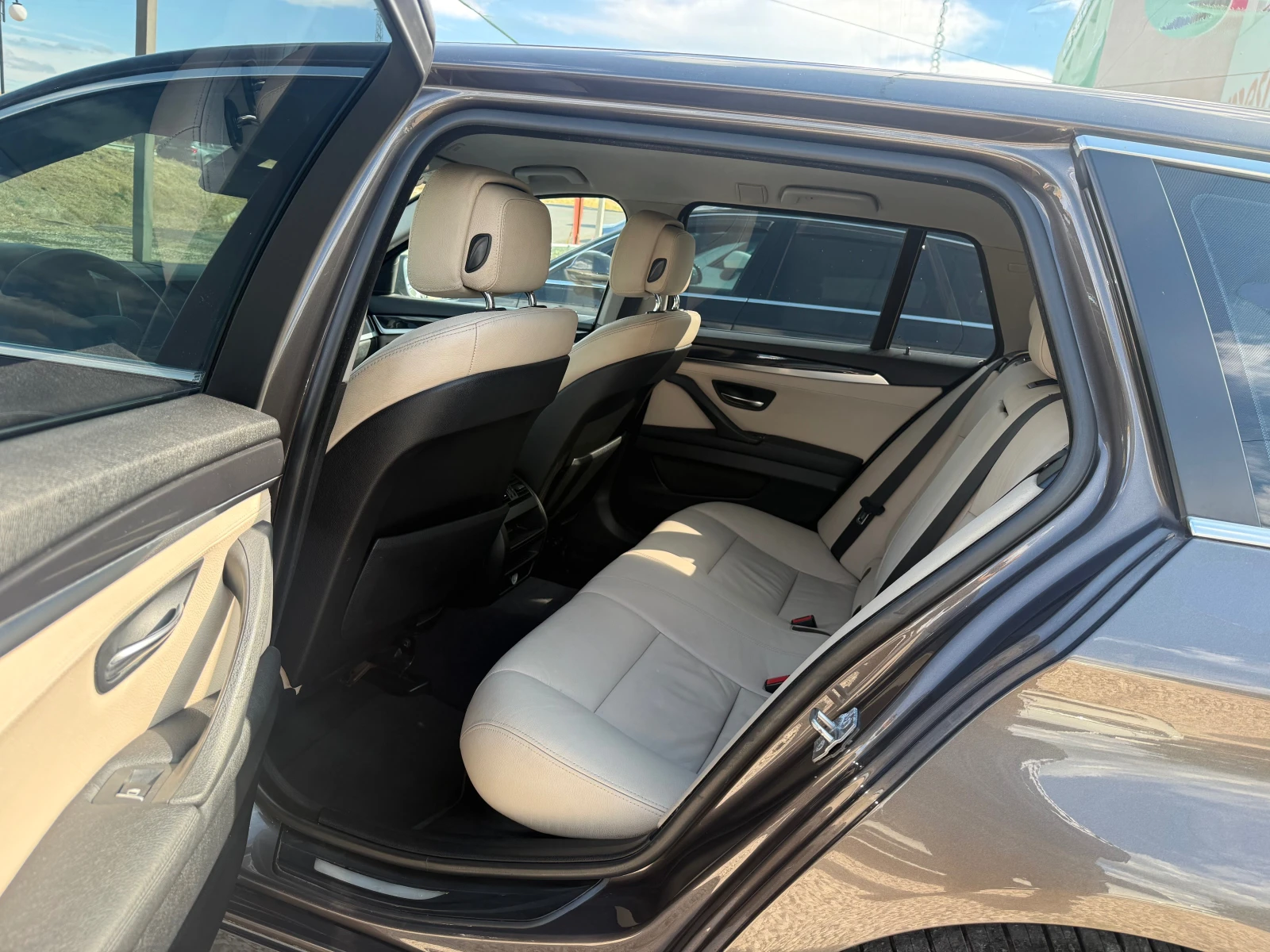 BMW 520 2.0d-184КС-АВТОМАТИК-КОЖА-ПОДГР-BXENON-НАВИ-, снимка 13 - Автомобили и джипове - 56246488