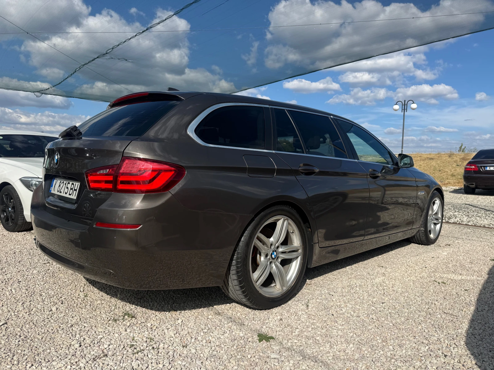 BMW 520 2.0d-184КС-АВТОМАТИК-КОЖА-ПОДГР-BXENON-НАВИ-, снимка 4 - Автомобили и джипове - 56246488