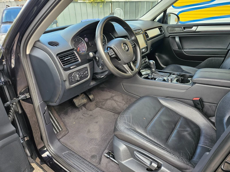 VW Touareg 3.0TDI-TOP, снимка 12 - Автомобили и джипове - 47550867