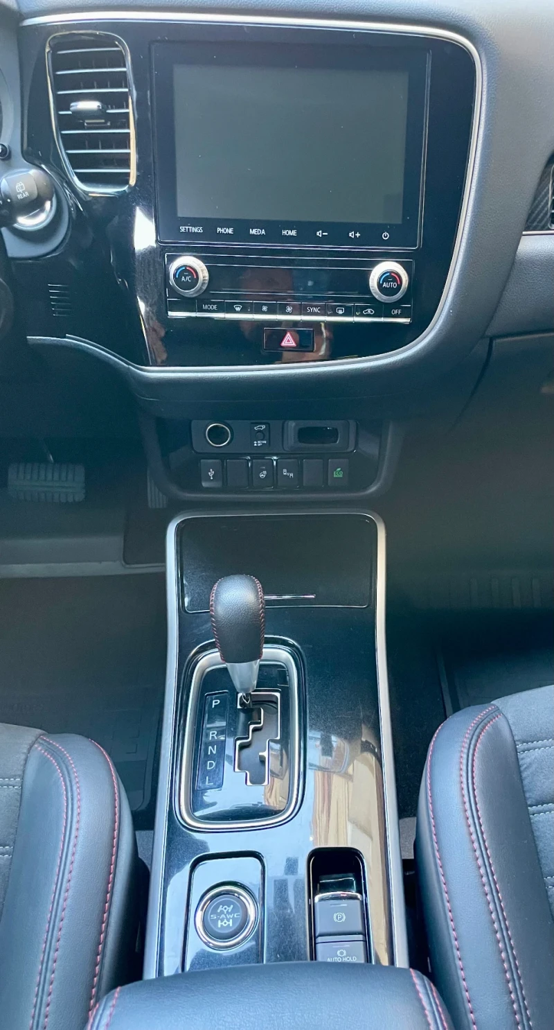 Mitsubishi Outlander Limited edition / Black /, снимка 13 - Автомобили и джипове - 52697611