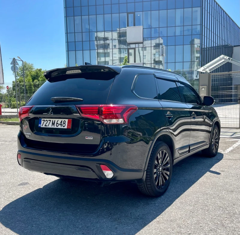 Mitsubishi Outlander Limited edition / Black /, снимка 3 - Автомобили и джипове - 52697611