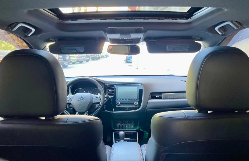 Mitsubishi Outlander Limited edition / Black /, снимка 12 - Автомобили и джипове - 52697611