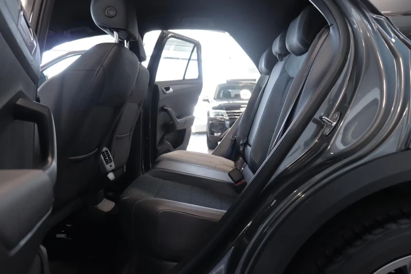 VW T-Roc R-LINE/190HP/CAM/NAVI/KLESS/DIGI/CARPLAY/191g, снимка 11 - Автомобили и джипове - 51456478