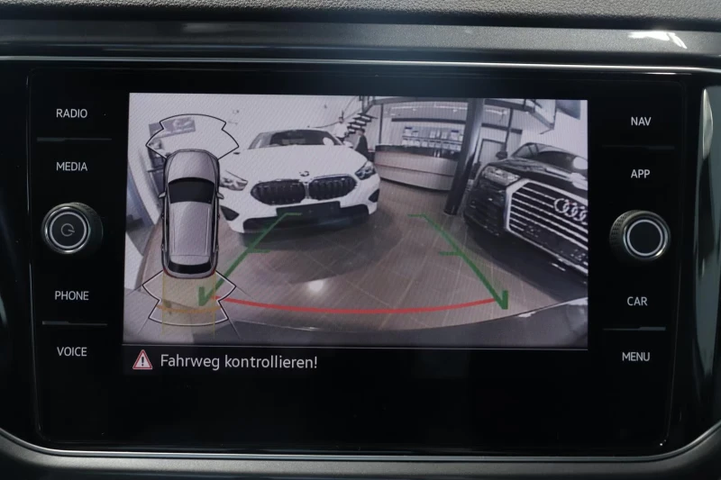 VW T-Roc R-LINE/190HP/CAM/NAVI/KLESS/DIGI/CARPLAY/191g, снимка 10 - Автомобили и джипове - 51456478