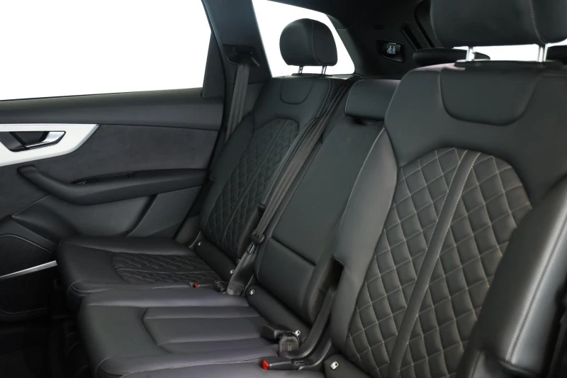 Audi SQ7 TFSI/FACELIFT/B&O/MATRIX/PANO/360/7-МЕСТЕН/, снимка 16 - Автомобили и джипове - 53367020