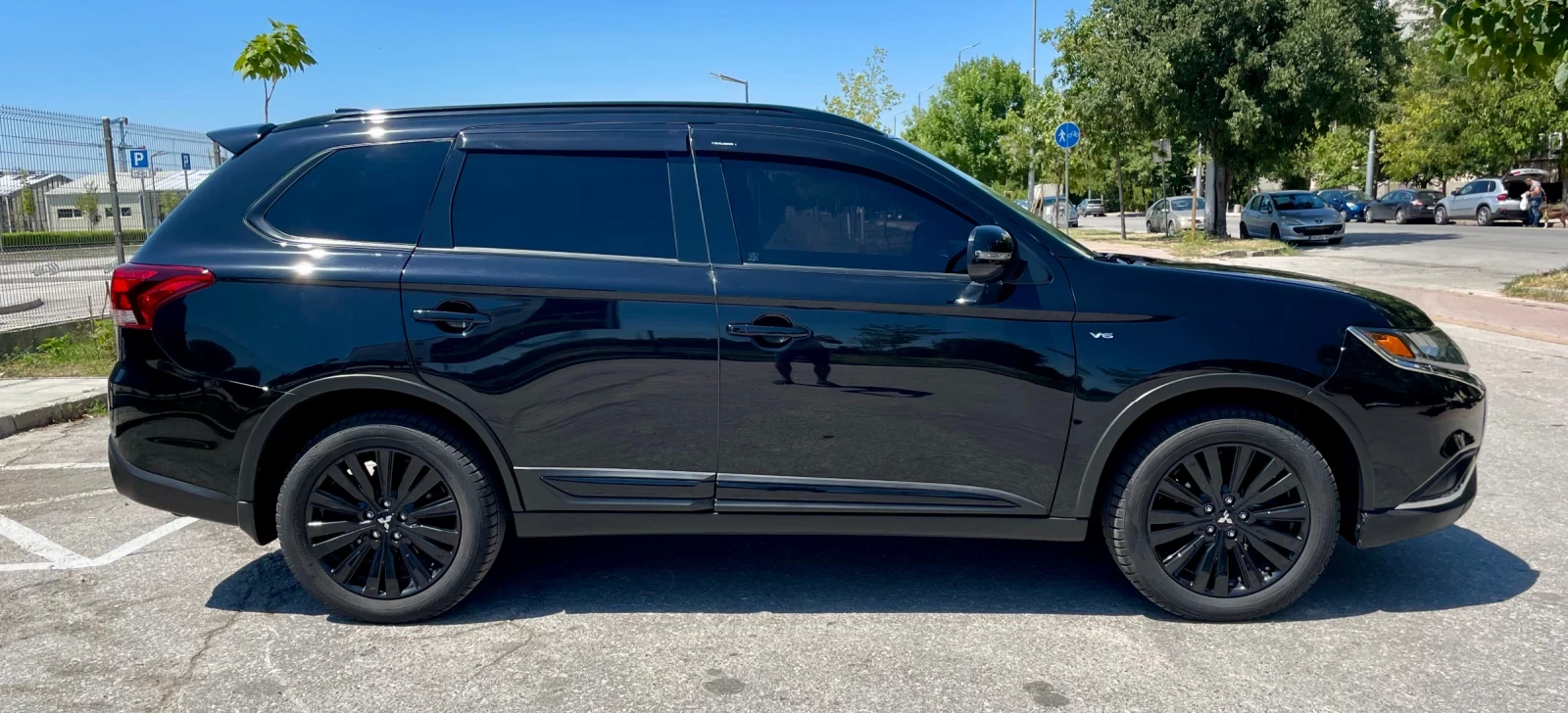 Mitsubishi Outlander Limited edition / Black / - изображение 2