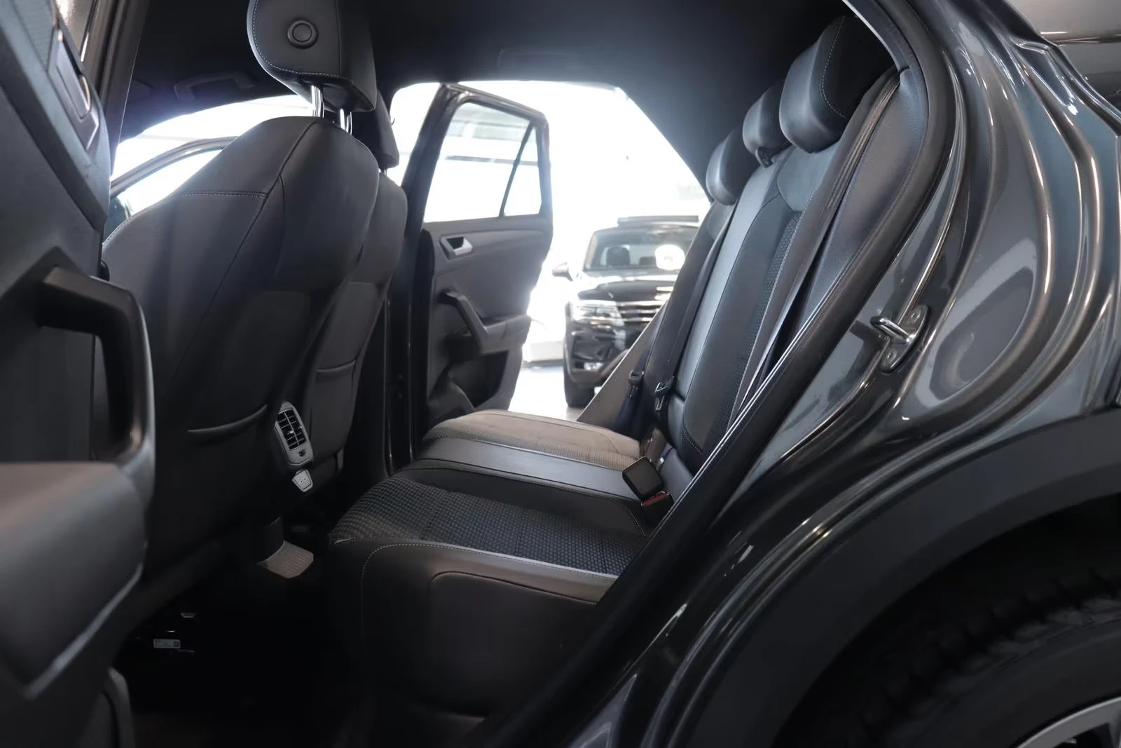 VW T-Roc R-LINE/190HP/CAM/NAVI/KLESS/DIGI/CARPLAY/191g | Mobile.bg   11