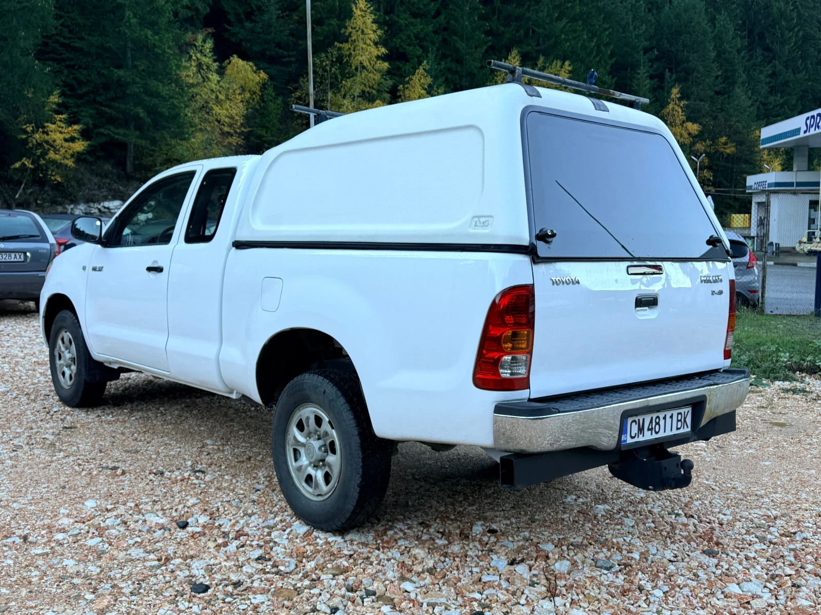 Toyota Hilux 2.5D4D* КЛИМА* ЛЕБЕДКА* ДОП.ГУМИ с ДЖАНТИ* БЕЗ РЪЖ - изображение 4