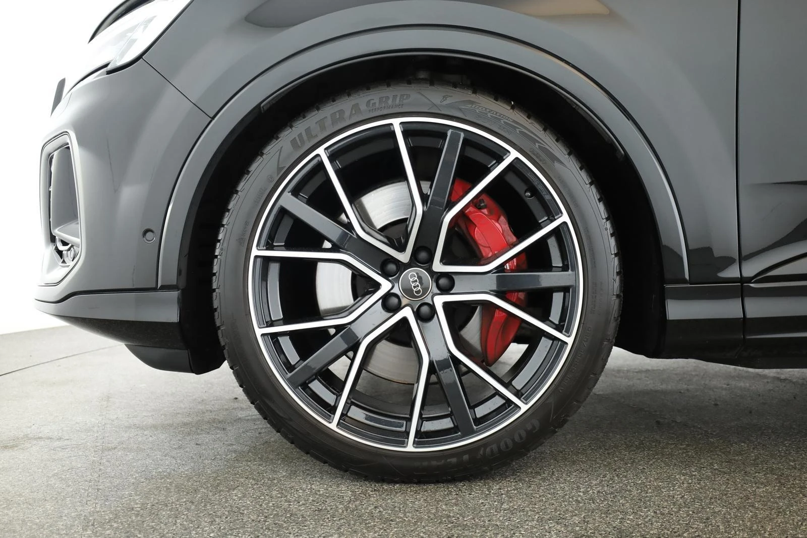 Audi SQ7 TFSI/FACELIFT/B&O/MATRIX/PANO/360/7-МЕСТЕН/ - изображение 4