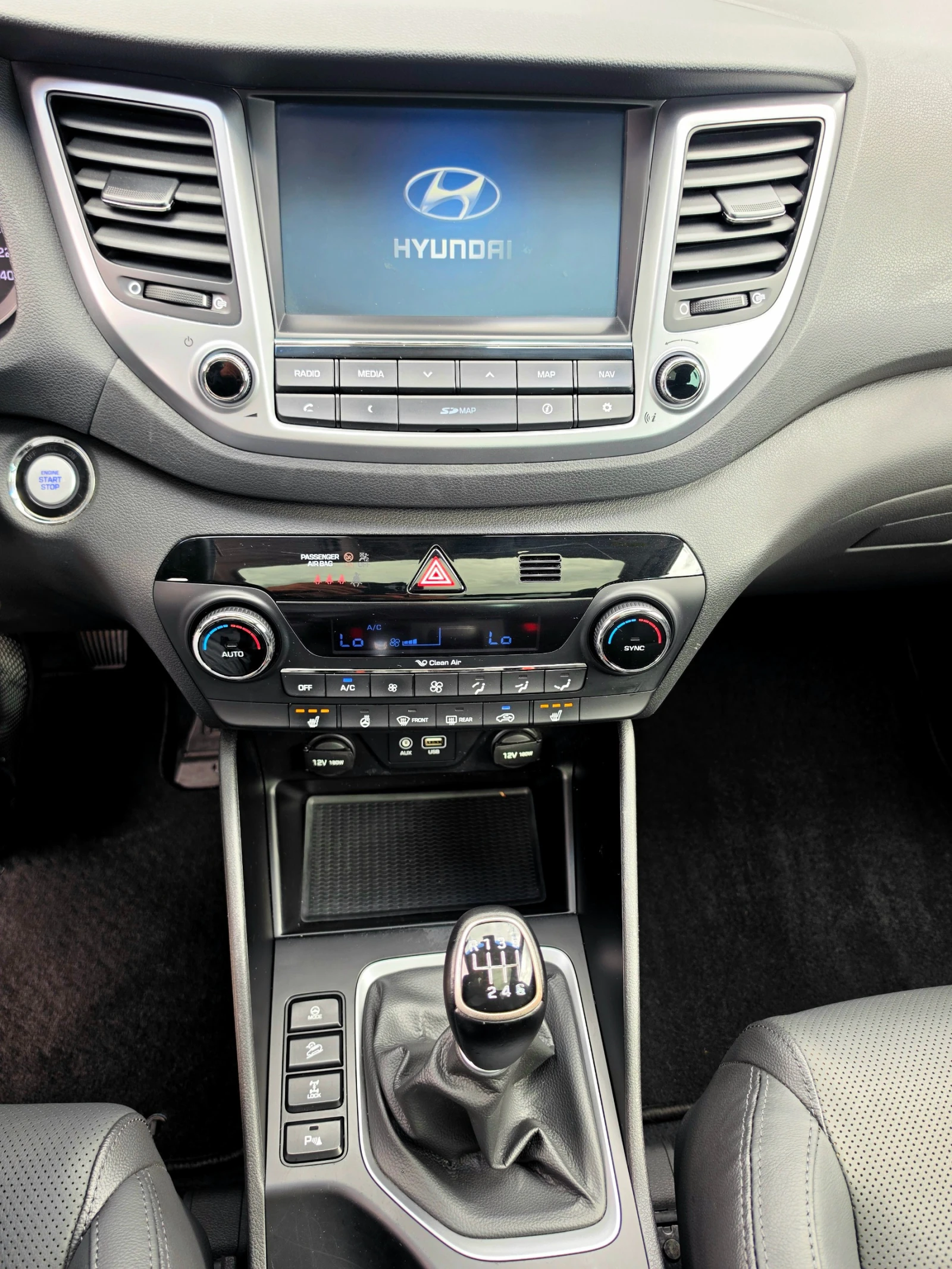 Hyundai Tucson 2.0D* 4×4* ПАНОРАМА* ПОДГРЕВ* КОЖА* ЕЛ.СЕДАЛК, снимка 12 - Автомобили и джипове - 54479177