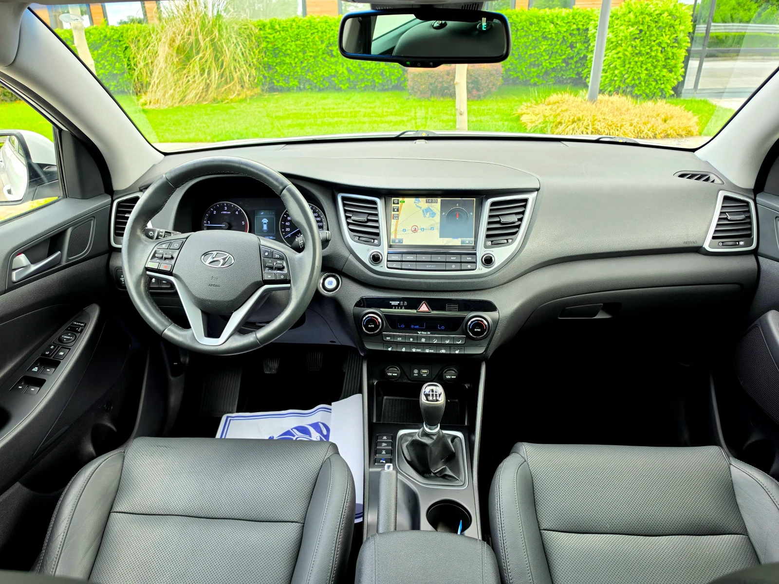 Hyundai Tucson 2.0D* 4×4* ПАНОРАМА* ПОДГРЕВ* КОЖА* ЕЛ.СЕДАЛК, снимка 10 - Автомобили и джипове - 54479177