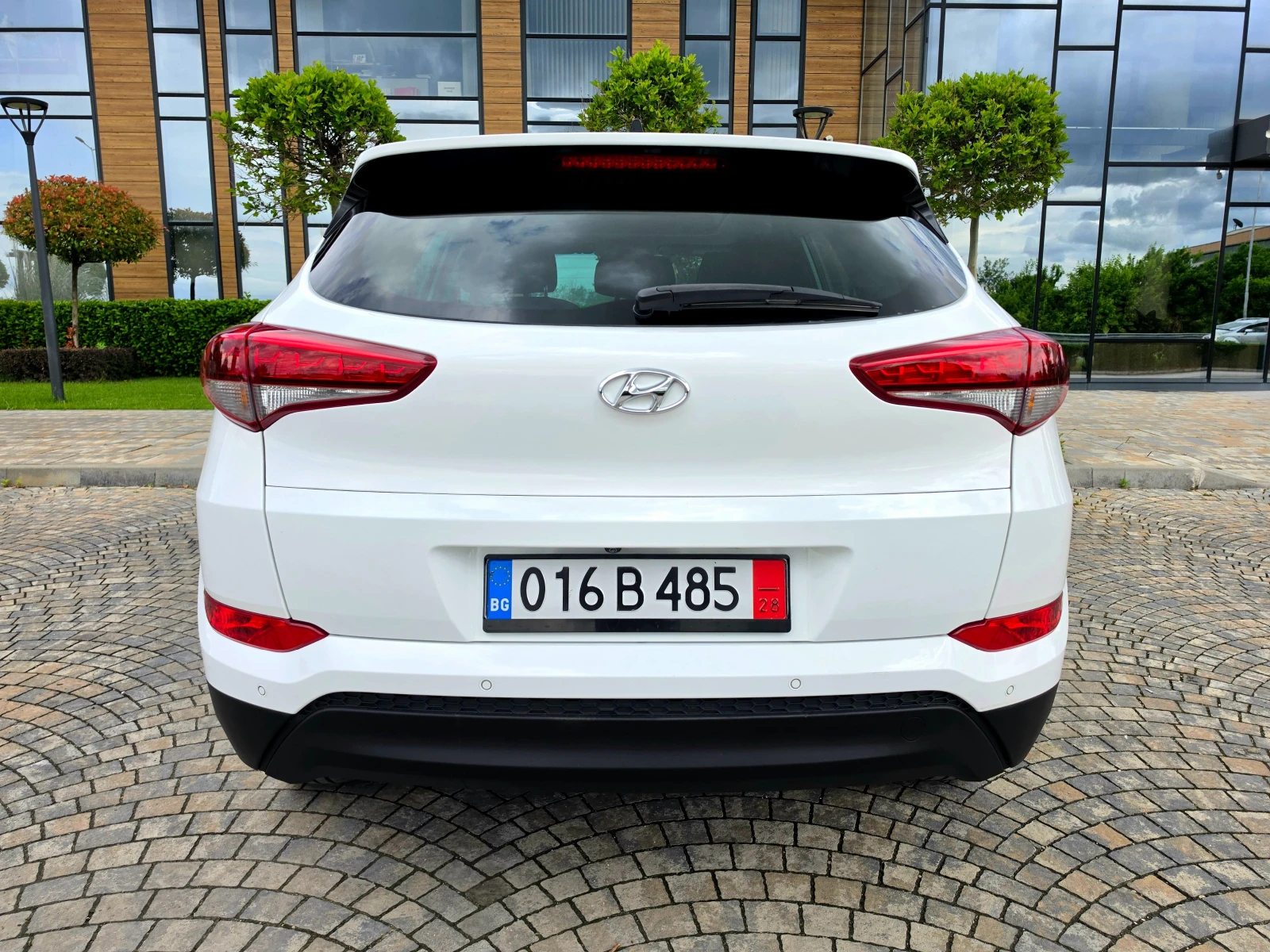 Hyundai Tucson 2.0D* 4×4* ПАНОРАМА* ПОДГРЕВ* КОЖА* ЕЛ.СЕДАЛК, снимка 6 - Автомобили и джипове - 54479177