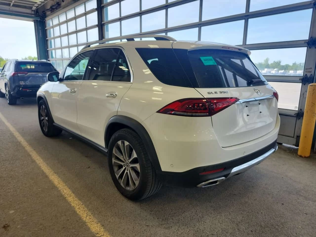 Mercedes-Benz GLE 350 * CARFAX * 2 КЛЮЧА * ДИСТРОНИК * ПАНОРАМА * , снимка 4 - Автомобили и джипове - 54759268