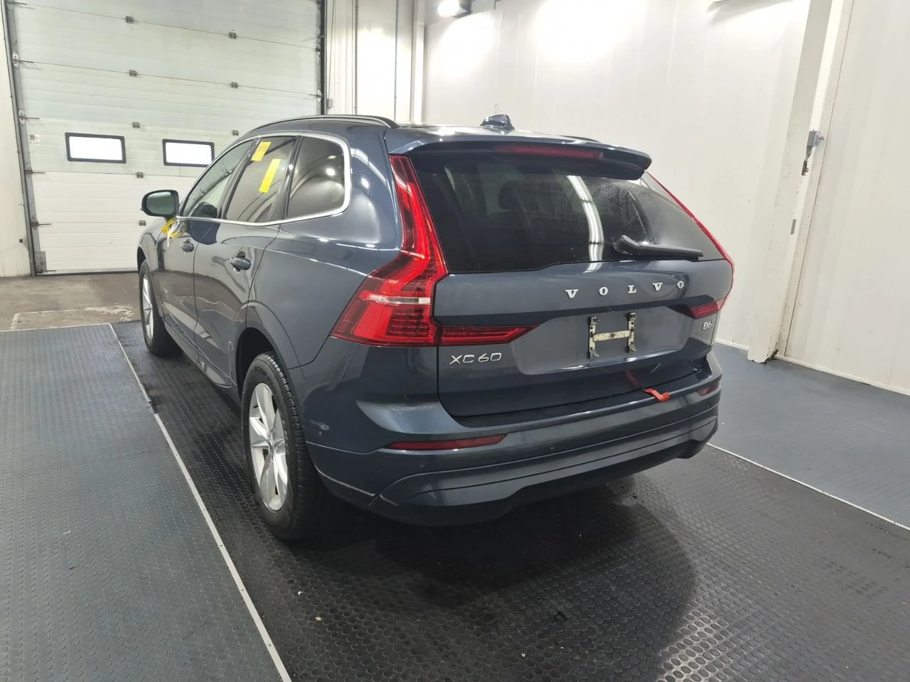 Volvo XC60 MOMENTUM, снимка 4 - Автомобили и джипове - 55729186