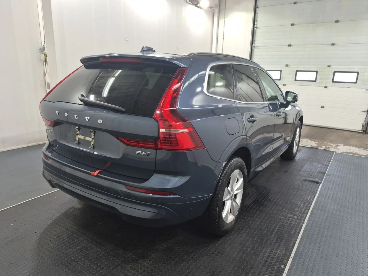 Volvo XC60 MOMENTUM, снимка 3 - Автомобили и джипове - 55729186