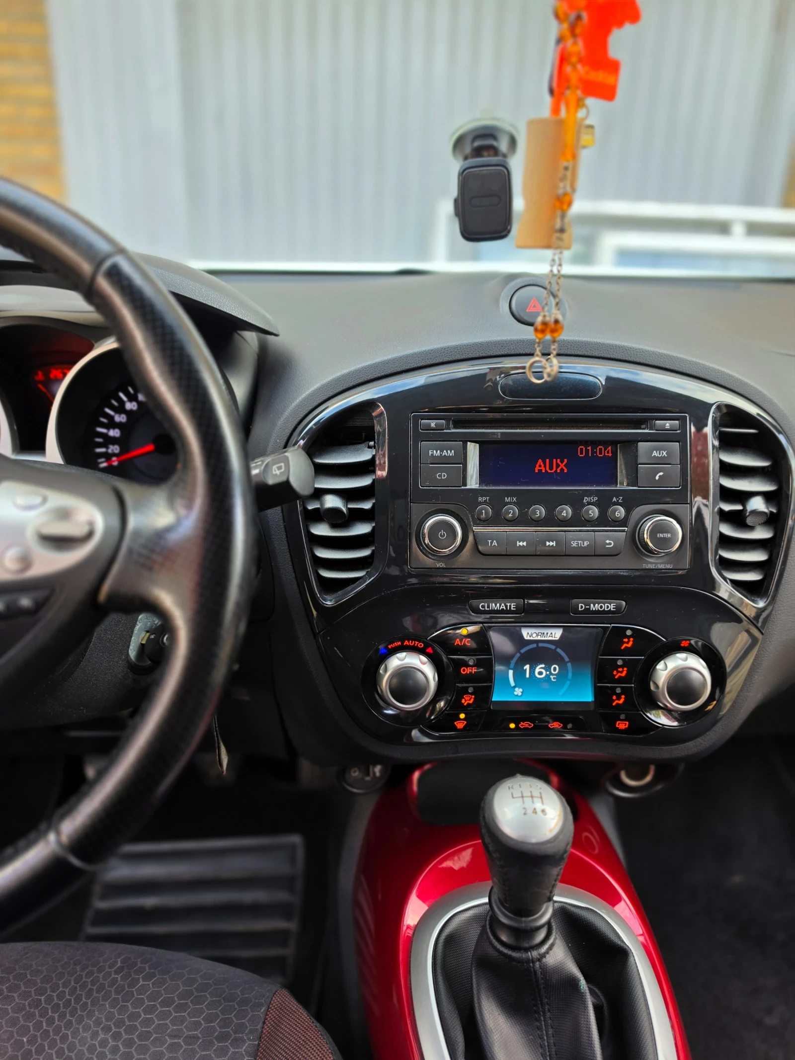 Nissan Juke, снимка 16 - Автомобили и джипове - 56661722