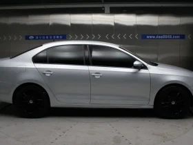 VW Jetta 1.6 TDI BLUEMOTION, снимка 17